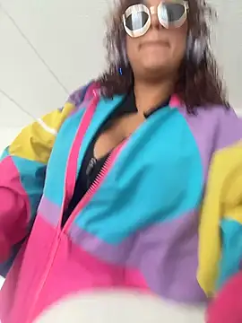 lauraltt online show from November 10, 2025, 7:08 pm