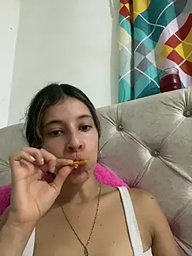 Snapshot of evaFiore chatting on March 12, 2025, 12:53 am evaFiore online show from March 12, 2025, 12:53 am