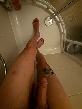 Kingqueen696 online show from April 8, 2026, 11:33 am