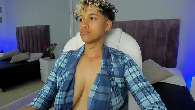 Snapshot of Dominick_jones chatting on February 5, 2025, 10:11 pm Dominick jones online show from February 5, 2025, 10:11 pm