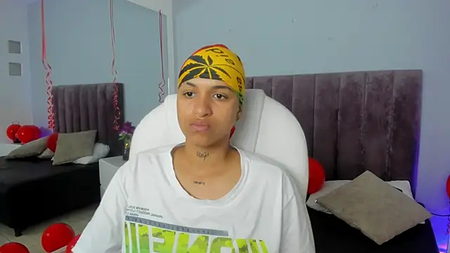 Snapshot of Dominick_jones chatting on February 15, 2025, 9:39 pm Dominick jones online show from February 15, 2025, 9:39 pm