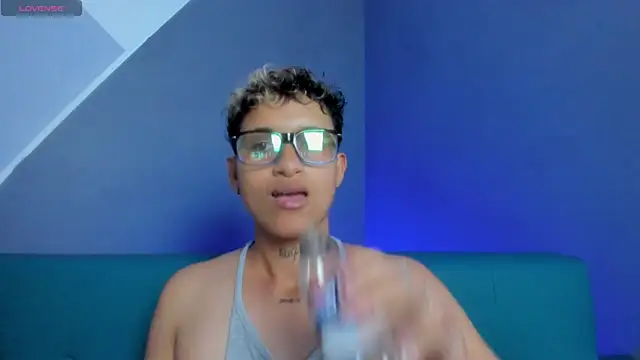 Snapshot of Dominick_jones chatting on March 17, 2025, 9:24 pm Dominick jones online show from March 17, 2025, 9:24 pm