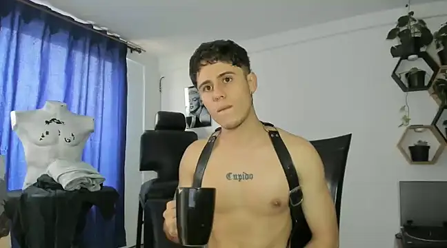 Snapshot of Antonello_Vannucci chatting on March 12, 2025, 9:35 pm Antonello Vannucci online show from March 12, 2025, 9:35 pm