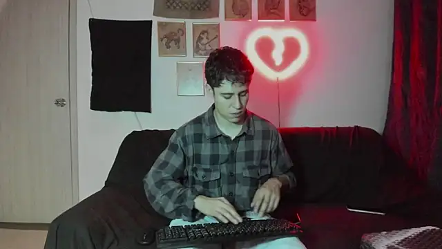 Snapshot of Antonello_Vannucci chatting on January 3, 2025, 1:46 pm Antonello Vannucci online show from January 3, 2025, 1:46 pm