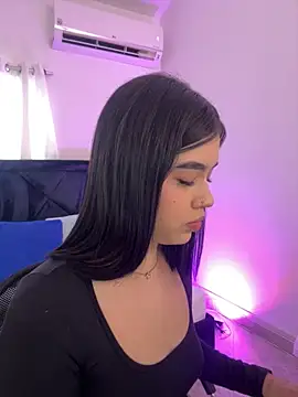 Lily Woodz online show from May 14, 2026, 7:11 pm
