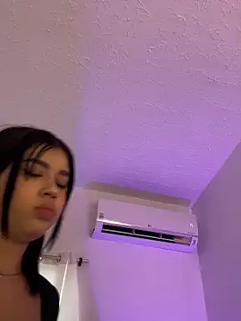 Lily Woodz online show from May 26, 2026, 7:01 pm