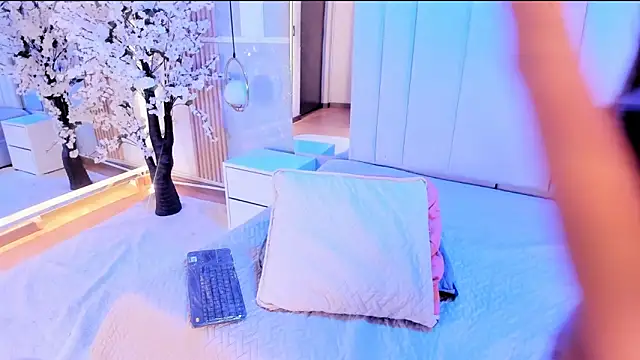 salomebenz online show from April 11, 2026, 9:29 pm