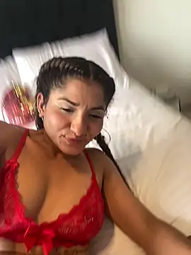 Snapshot of AlejandritaMilano chatting on February 14, 2026, 7:25 pm AlejandritaMilano online show from February 14, 2026, 7:25 pm