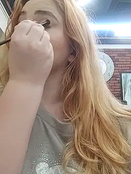 AliceWest  online show from April 9, 2026, 4:02 pm