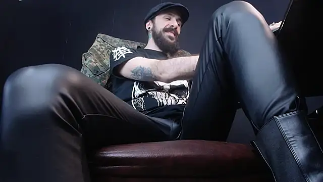 Snapshot of AxelColton chatting on February 20, 2025, 5:44 am AxelColton online show from February 20, 2025, 5:44 am