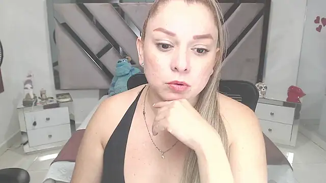 Snapshot of natalia5560 chatting on March 13, 2025, 1:40 pm natalia5560 online show from March 13, 2025, 1:40 pm