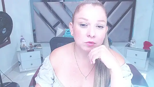 Snapshot of natalia5560 chatting on March 10, 2025, 2:48 pm natalia5560 online show from March 10, 2025, 2:48 pm