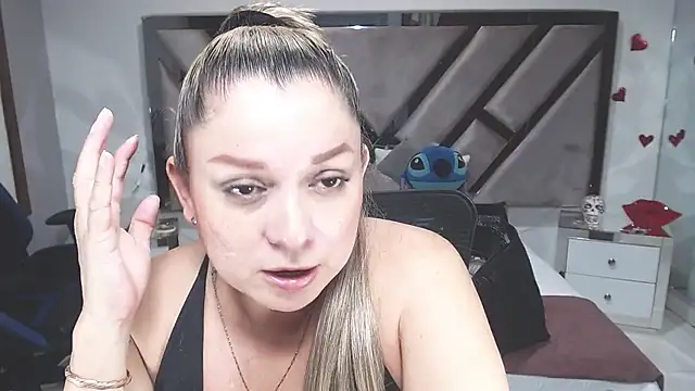 Snapshot of natalia5560 chatting on February 17, 2025, 2:06 pm natalia5560 online show from February 17, 2025, 2:06 pm