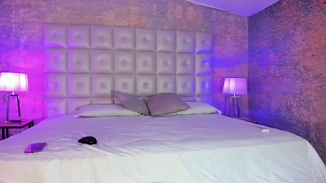 loladupont online show from November 8, 2025, 3:10 am