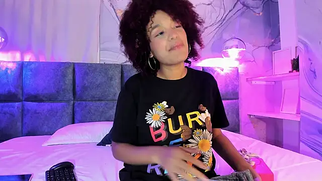 loladupont online show from March 20, 2025, 11:38 am