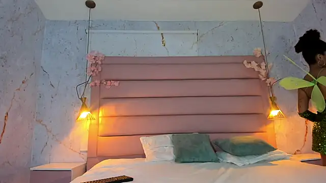 loladupont online show from October 12, 2025, 3:08 am