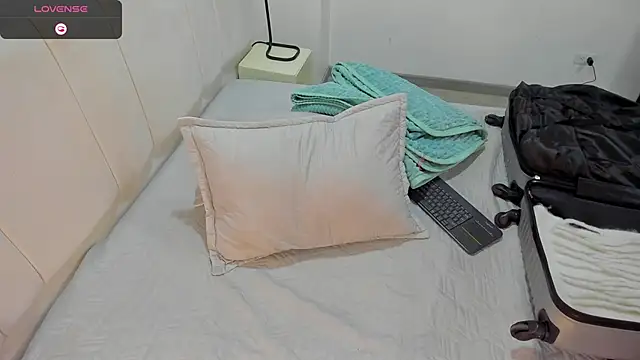 Snapshot of AbrilSonne chatting on February 23, 2025, 10:20 pm AbrilSonne online show from February 23, 2025, 10:20 pm