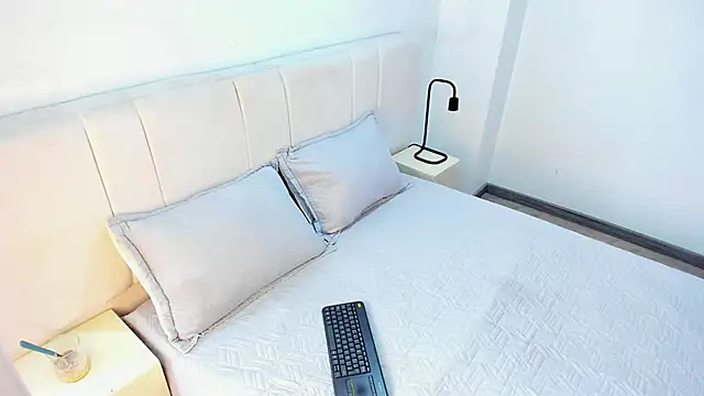 Snapshot of AbrilSonne chatting on February 16, 2025, 3:27 pm AbrilSonne online show from February 16, 2025, 3:27 pm