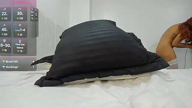 Snapshot of AbrilSonne chatting on February 12, 2025, 11:30 pm AbrilSonne online show from February 12, 2025, 11:30 pm