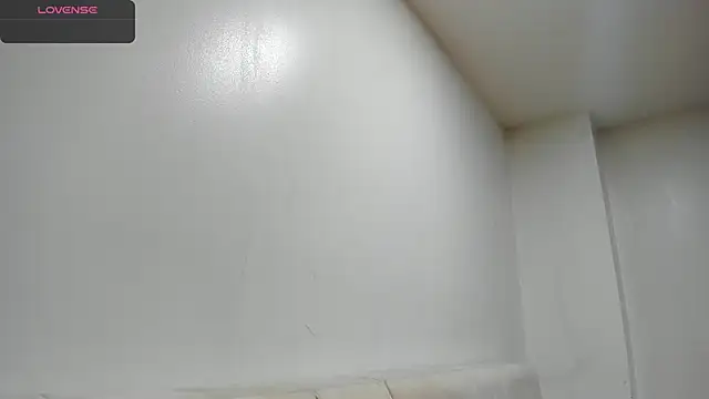 Snapshot of AbrilSonne chatting on March 6, 2025, 8:27 pm AbrilSonne online show from March 6, 2025, 8:27 pm