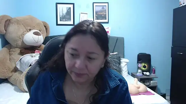 Snapshot of AngelRouss chatting on March 12, 2026, 11:47 am AngelRouss online show from March 12, 2026, 11:47 am