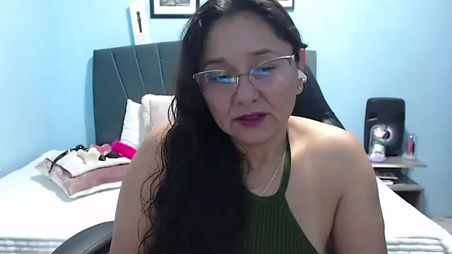 Snapshot of AngelRouss chatting on May 8, 2026, 1:53 am AngelRouss online show from May 8, 2026, 1:53 am