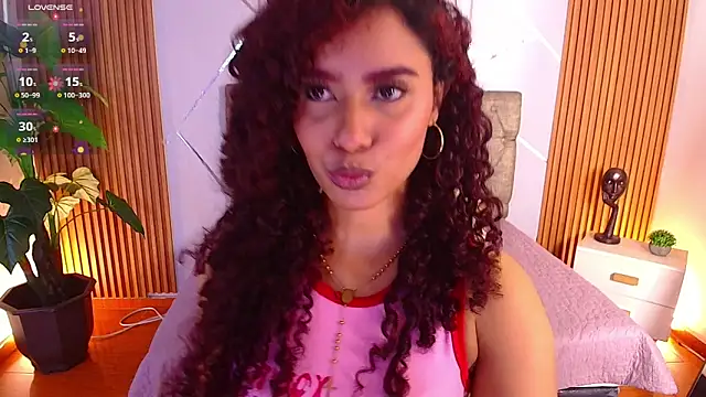 Snapshot of charlottee_white chatting on March 2, 2026, 8:05 pm charlottee white online show from March 2, 2026, 8:05 pm