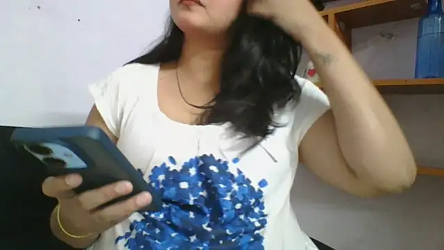 Riya Stream01 online show from April 27, 2026, 9:57 pm
