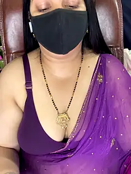 Snapshot of FlatVincy4 chatting on November 22, 2025, 11:03 pm FlatVincy4 online show from November 22, 2025, 11:03 pm