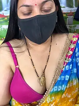 Snapshot of FlatVincy4 chatting on November 18, 2025, 3:59 pm FlatVincy4 online show from November 18, 2025, 3:59 pm