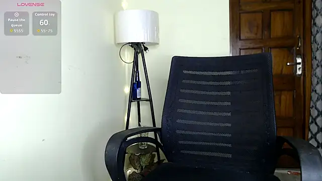 hot menka online show from September 26, 2025, 5:09 pm