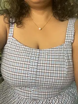 hot menka online show from September 29, 2025, 9:49 am