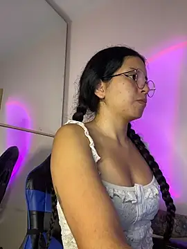 Snapshot of Rosita_forever_ chatting on April 7, 2026, 6:54 pm Rosita forever online show from April 7, 2026, 6:54 pm