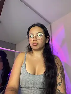 Snapshot of Rosita_forever_ chatting on April 18, 2026, 7:18 pm Rosita forever online show from April 18, 2026, 7:18 pm