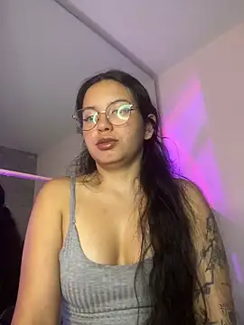 Snapshot of Rosita_forever_ chatting on April 18, 2026, 7:58 pm Rosita forever online show from April 18, 2026, 7:58 pm