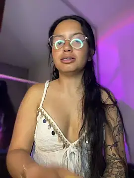Snapshot of Rosita_forever_ chatting on May 27, 2026, 2:08 am Rosita forever online show from May 27, 2026, 2:08 am
