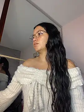 Snapshot of Rosita_forever_ chatting on April 21, 2026, 6:25 pm Rosita forever online show from April 21, 2026, 6:25 pm