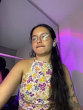 Snapshot of Rosita_forever_ chatting on May 15, 2026, 5:05 am Rosita forever online show from May 15, 2026, 5:05 am
