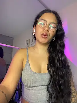 Snapshot of Rosita_forever_ chatting on April 18, 2026, 1:24 pm Rosita forever online show from April 18, 2026, 1:24 pm
