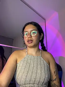 Snapshot of Rosita_forever_ chatting on April 15, 2026, 1:55 am Rosita forever online show from April 15, 2026, 1:55 am