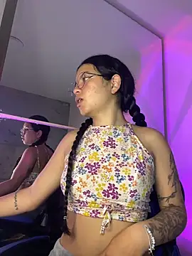 Snapshot of Rosita_forever_ chatting on April 13, 2026, 1:04 pm Rosita forever online show from April 13, 2026, 1:04 pm