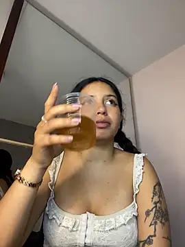 Snapshot of Rosita_forever_ chatting on May 19, 2026, 7:21 pm Rosita forever online show from May 19, 2026, 7:21 pm
