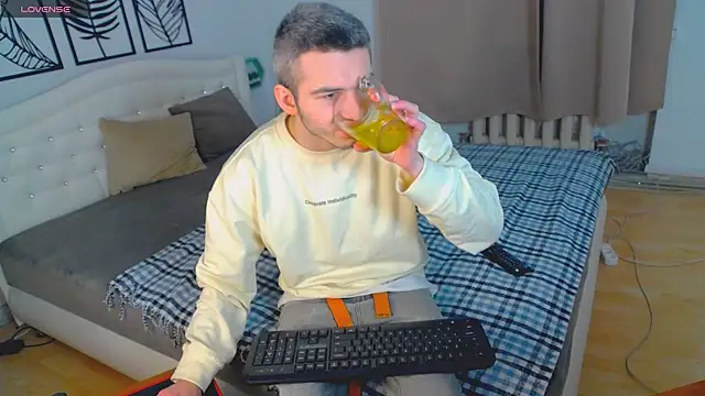 Snapshot of Devin_Jay chatting on January 30, 2025, 7:59 pm Devin Jay online show from January 30, 2025, 7:59 pm