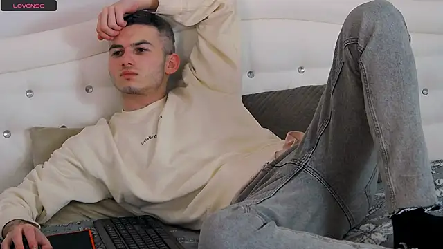 Snapshot of Devin_Jay chatting on February 10, 2025, 1:57 am Devin Jay online show from February 10, 2025, 1:57 am