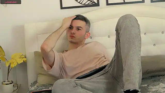 Snapshot of Devin_Jay chatting on February 9, 2025, 10:54 pm Devin Jay online show from February 9, 2025, 10:54 pm