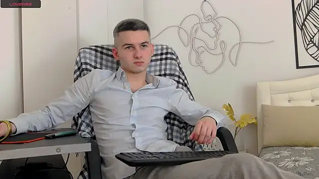 Snapshot of Devin_Jay chatting on February 6, 2025, 8:45 pm Devin Jay online show from February 6, 2025, 8:45 pm