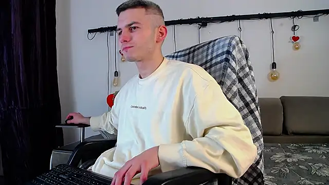 Snapshot of Devin_Jay chatting on February 7, 2025, 8:10 pm Devin Jay online show from February 7, 2025, 8:10 pm