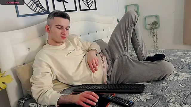 Snapshot of Devin_Jay chatting on February 9, 2025, 7:41 pm Devin Jay online show from February 9, 2025, 7:41 pm