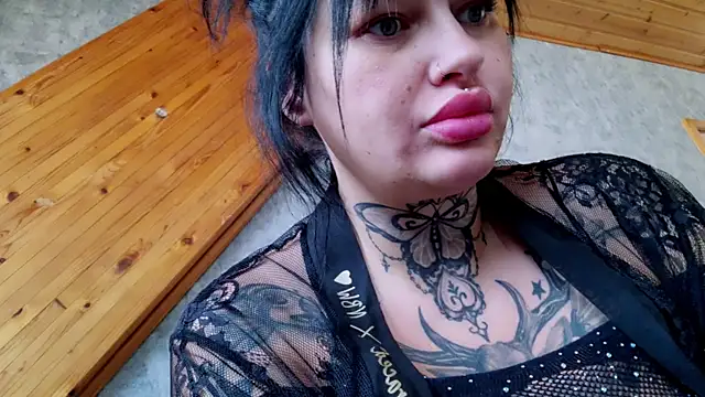 Snapshot of CurvyCannabisQueen chatting on January 14, 2025, 9:45 am CurvyCannabisQueen online show from January 14, 2025, 9:45 am