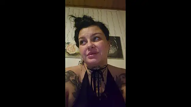 Snapshot of CurvyCannabisQueen chatting on January 17, 2025, 8:00 pm CurvyCannabisQueen online show from January 17, 2025, 8:00 pm